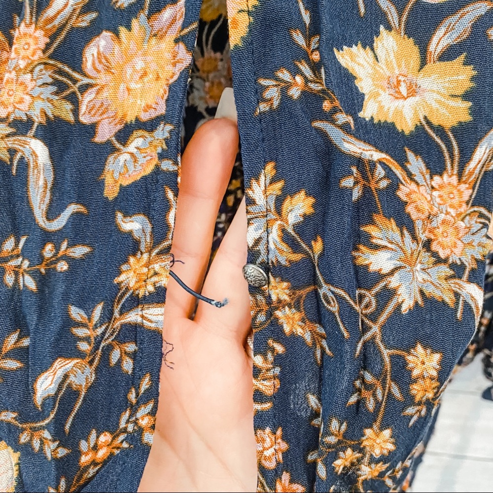 AE Blue Floral Button Back Peasant Top - Picture 6 of 6